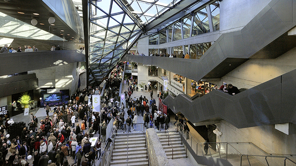 Die Calla im großzügigen Hauptfoyer atrium