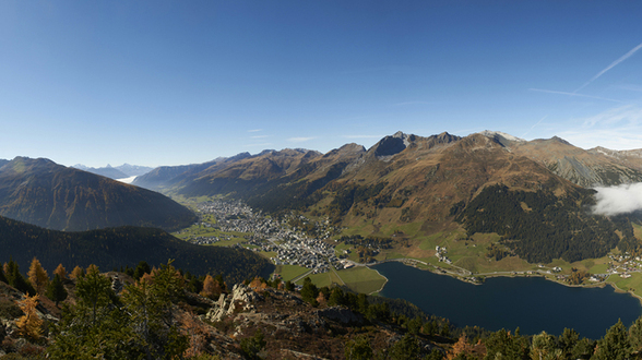 Panoramablick auf den Davosersee