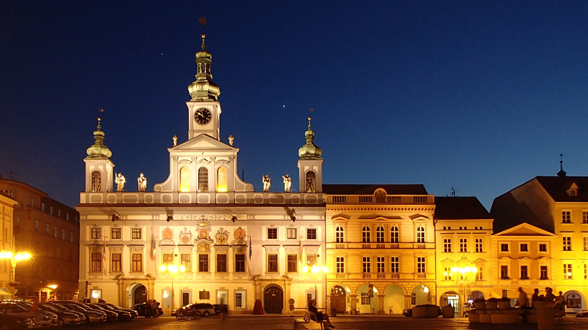 Marktplatz in Budweis bei Nacht