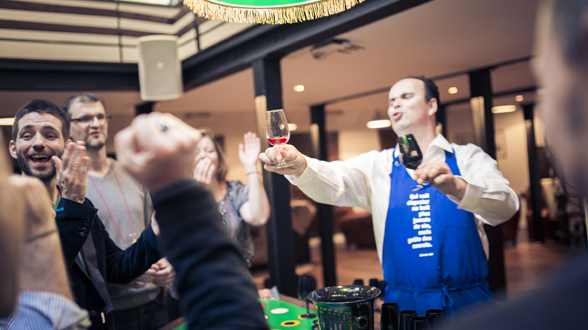 Oliver Pechstein beim Weincasino in seinem Element