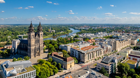 Stadt Magdeburg mit Blick zum Dom und Elbe © MVGM GmbH | Foto: Andreas Lander