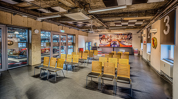 Motorworld Köln | Rheinland: Boxengasse